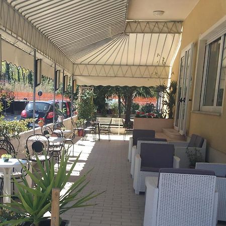 Hotel Villa Rinaldini Римини Экстерьер фото