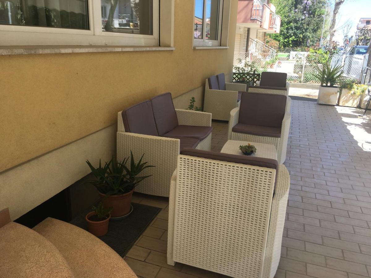 Hotel Villa Rinaldini Римини Экстерьер фото