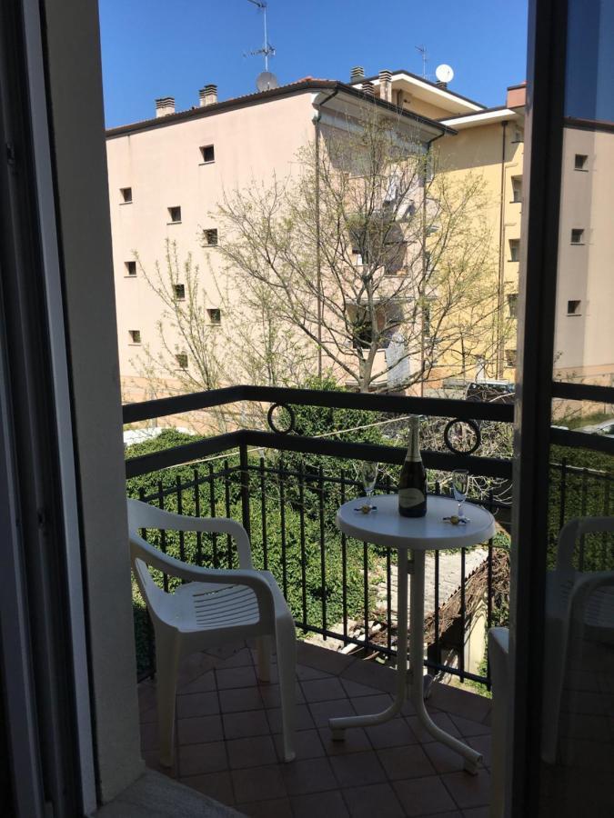 Hotel Villa Rinaldini Римини Экстерьер фото