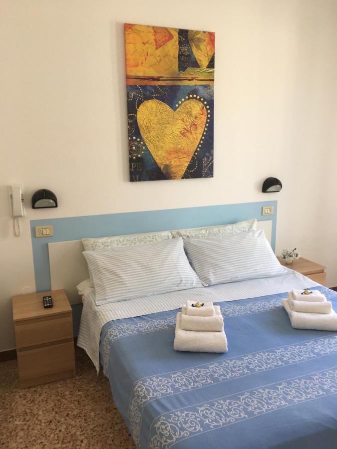 Hotel Villa Rinaldini Римини Экстерьер фото