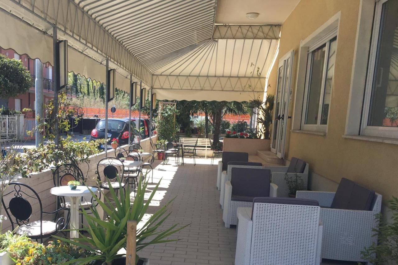Hotel Villa Rinaldini Римини Экстерьер фото
